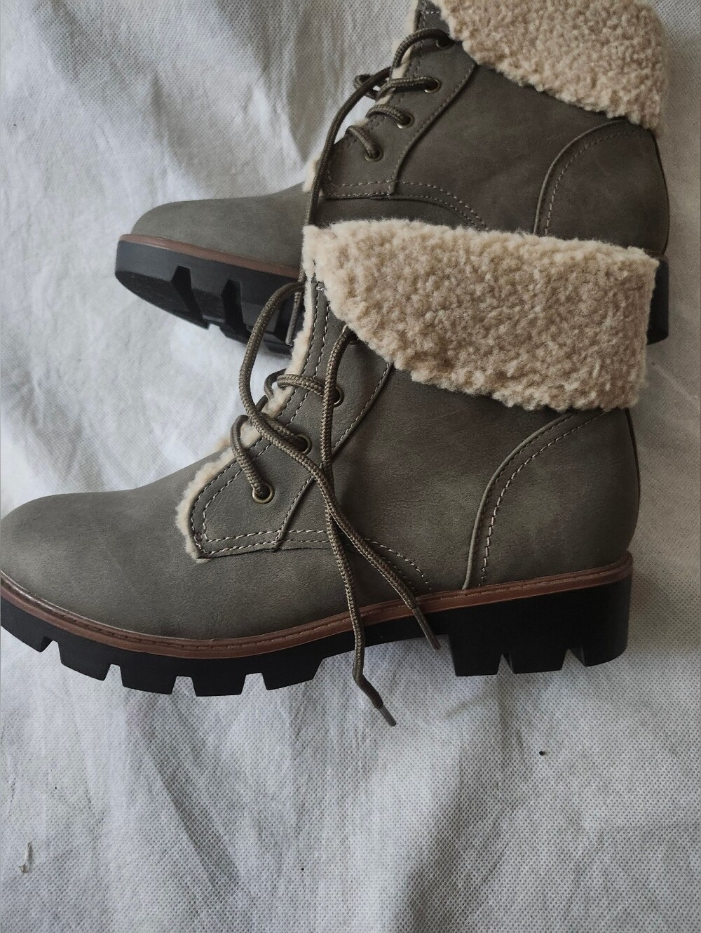 Cliff By White Mountain Chunky Lug-Sole Shearling-Lined Boots Sz 11